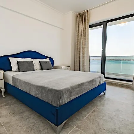 Azure Royal Apartman *