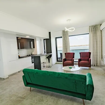 Azure Royal Mamaia