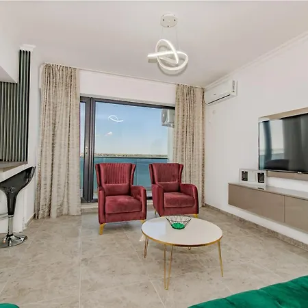 Azure Royal Apartman Mamaia